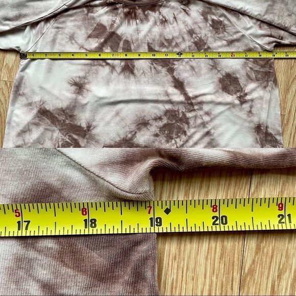 American Eagle Brown and White Tie-Dye Soft & Sexy Cold Shoulder Top - Picture 5 of 6